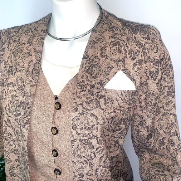 v i n t a g e :: Unique Romantic Victorian Blazer & Built In Vest - Picture 13 of 15